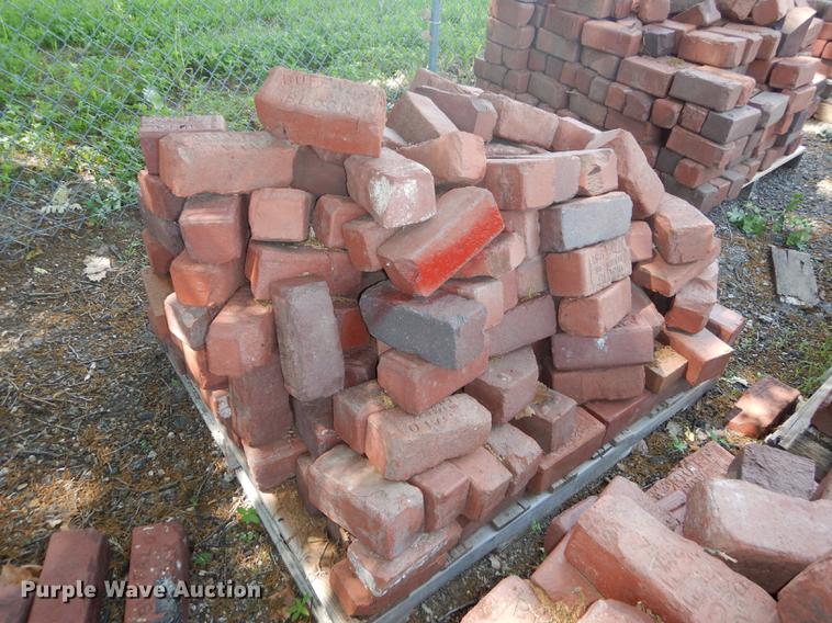 image for item EQ9981 Approximately 1,100 Buffalo bricks