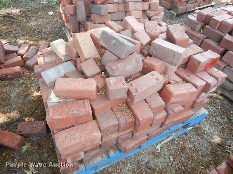 image for item EQ9981 Approximately 1,100 Buffalo bricks