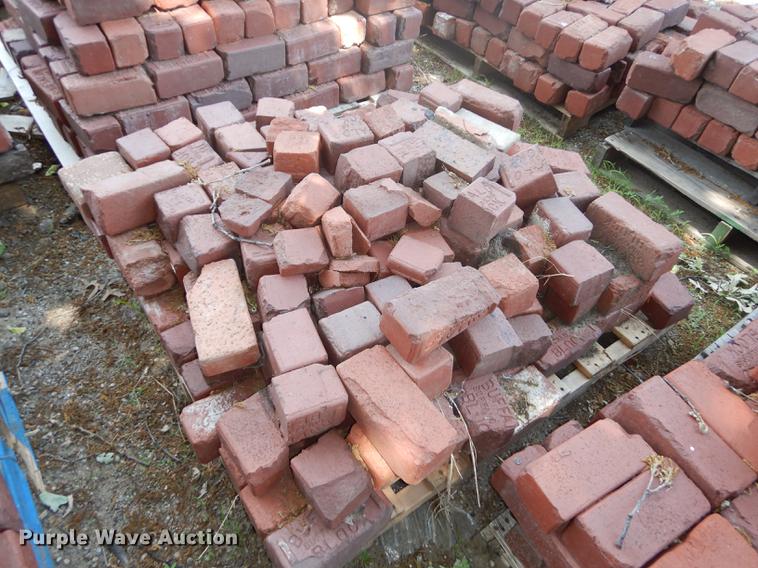 image for item EQ9981 Approximately 1,100 Buffalo bricks