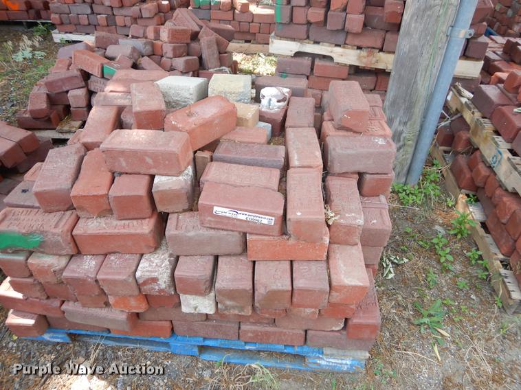 image for item EQ9982 Approximately 1,100 Buffalo bricks