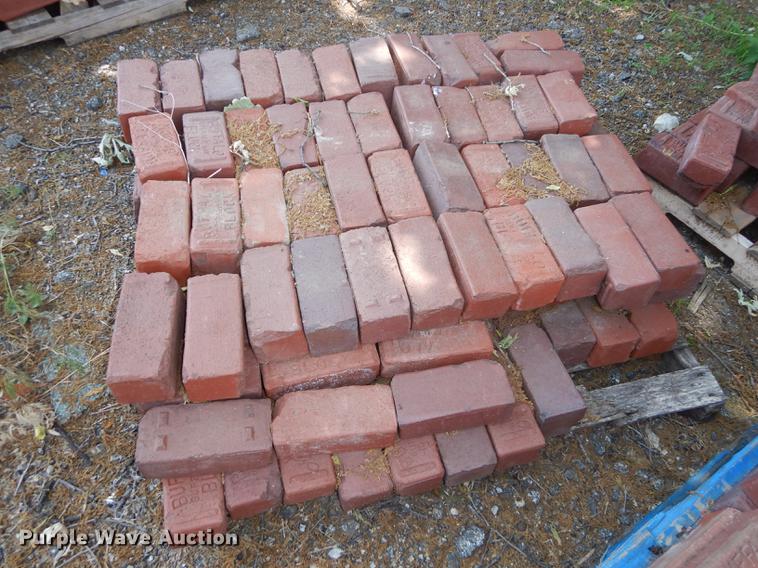 image for item EQ9982 Approximately 1,100 Buffalo bricks