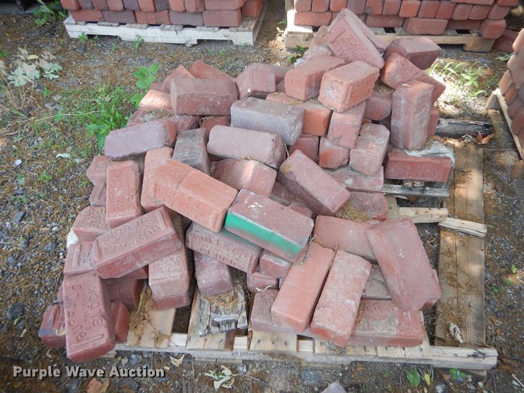 image for item EQ9982 Approximately 1,100 Buffalo bricks
