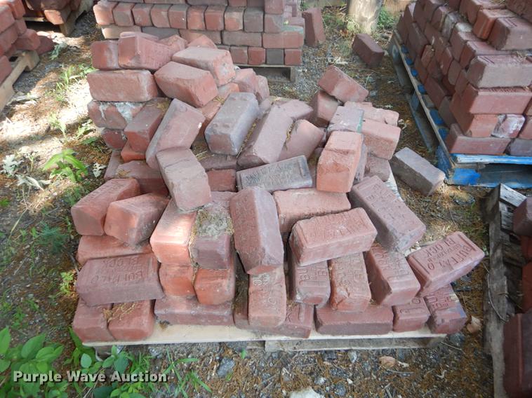 image for item EQ9982 Approximately 1,100 Buffalo bricks