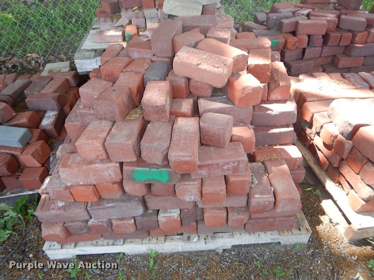 image for item EQ9982 Approximately 1,100 Buffalo bricks