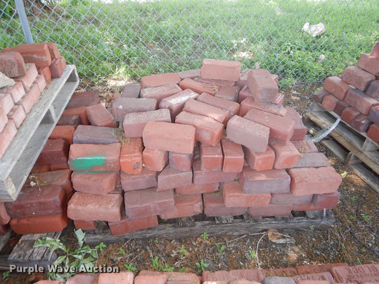 image for item EQ9982 Approximately 1,100 Buffalo bricks