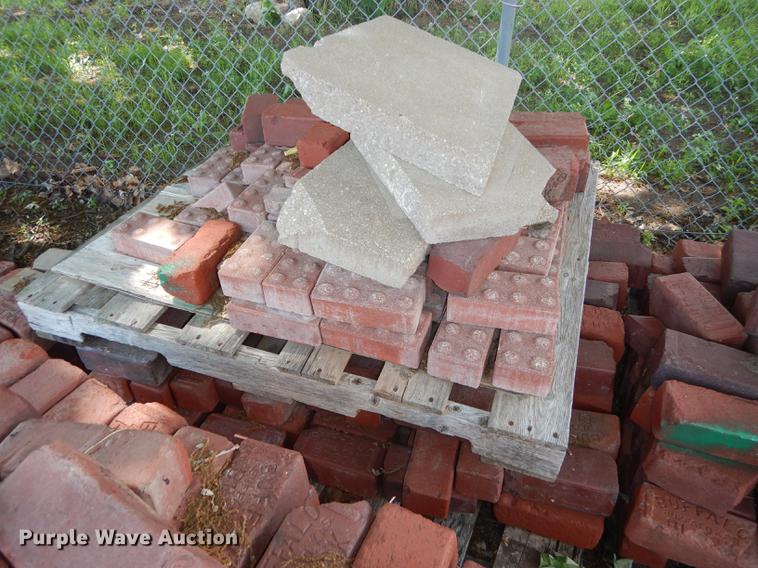 image for item EQ9982 Approximately 1,100 Buffalo bricks