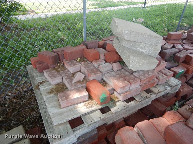 image for item EQ9982 Approximately 1,100 Buffalo bricks