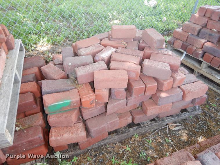 image for item EQ9982 Approximately 1,100 Buffalo bricks