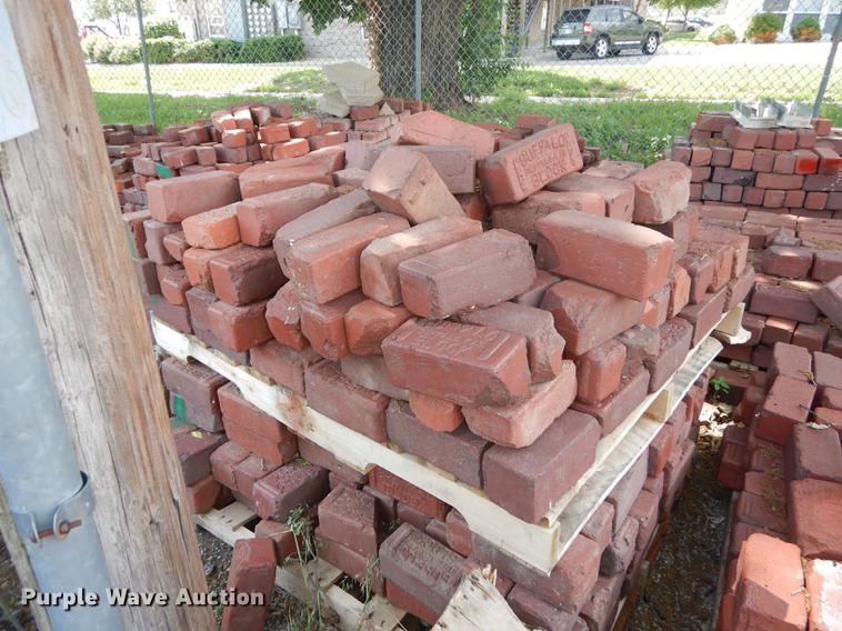 image for item EQ9982 Approximately 1,100 Buffalo bricks