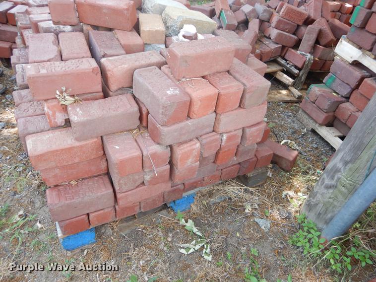 image for item EQ9982 Approximately 1,100 Buffalo bricks