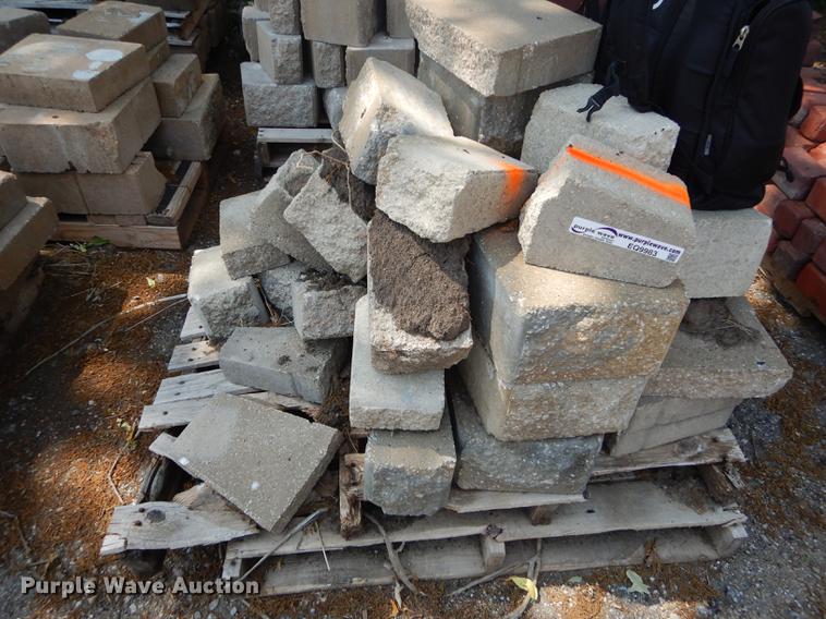 image for item EQ9983 Approximately 1,000 landscape retaining wall blocks