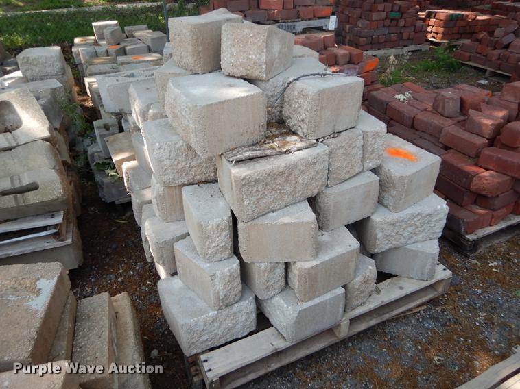 image for item EQ9983 Approximately 1,000 landscape retaining wall blocks