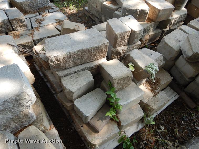 image for item EQ9983 Approximately 1,000 landscape retaining wall blocks