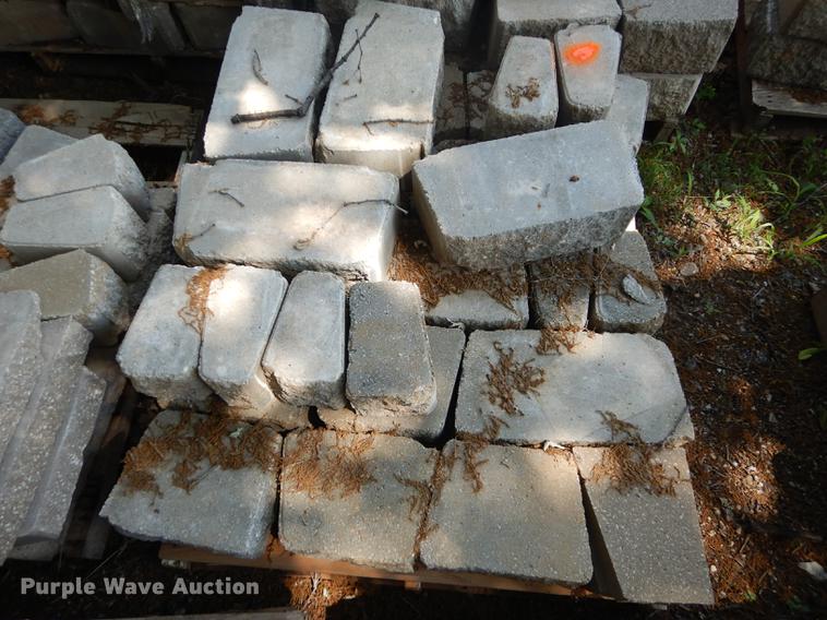 image for item EQ9983 Approximately 1,000 landscape retaining wall blocks