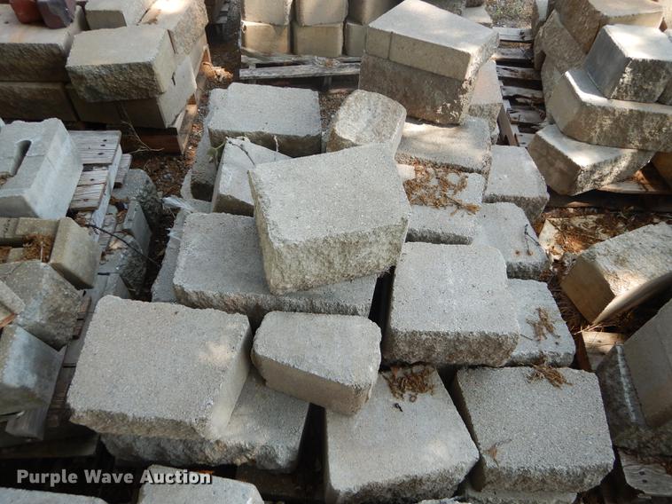 image for item EQ9983 Approximately 1,000 landscape retaining wall blocks