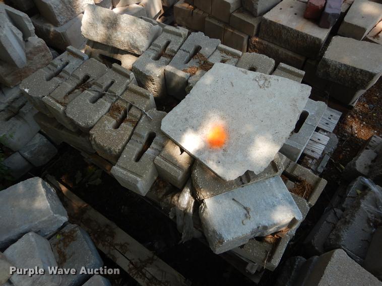 image for item EQ9983 Approximately 1,000 landscape retaining wall blocks