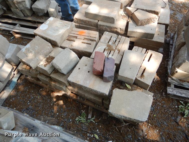 image for item EQ9983 Approximately 1,000 landscape retaining wall blocks