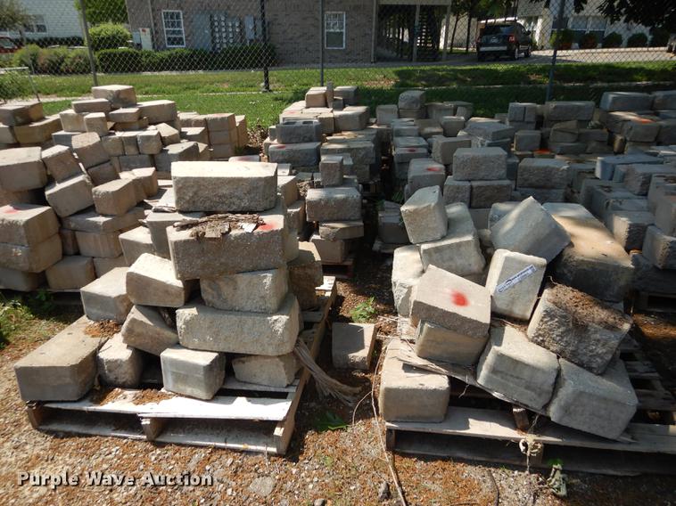 image for item EQ9984 Approximately 1,000 landscape retaining wall blocks