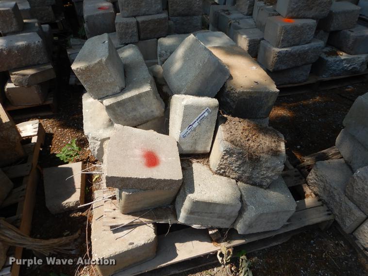 image for item EQ9984 Approximately 1,000 landscape retaining wall blocks