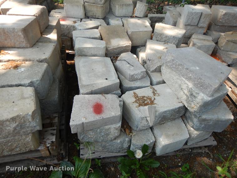 image for item EQ9984 Approximately 1,000 landscape retaining wall blocks