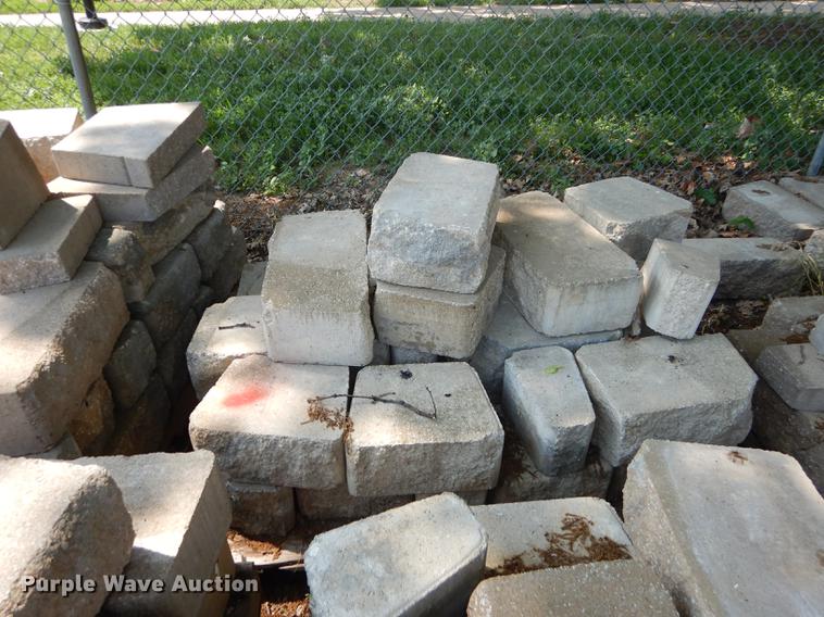 image for item EQ9984 Approximately 1,000 landscape retaining wall blocks