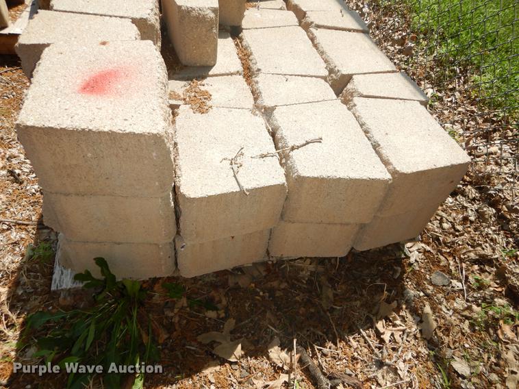 image for item EQ9984 Approximately 1,000 landscape retaining wall blocks