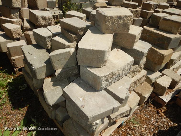 image for item EQ9984 Approximately 1,000 landscape retaining wall blocks