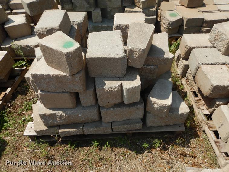 image for item EQ9985 Approximately 1,000 landscape retaining wall blocks