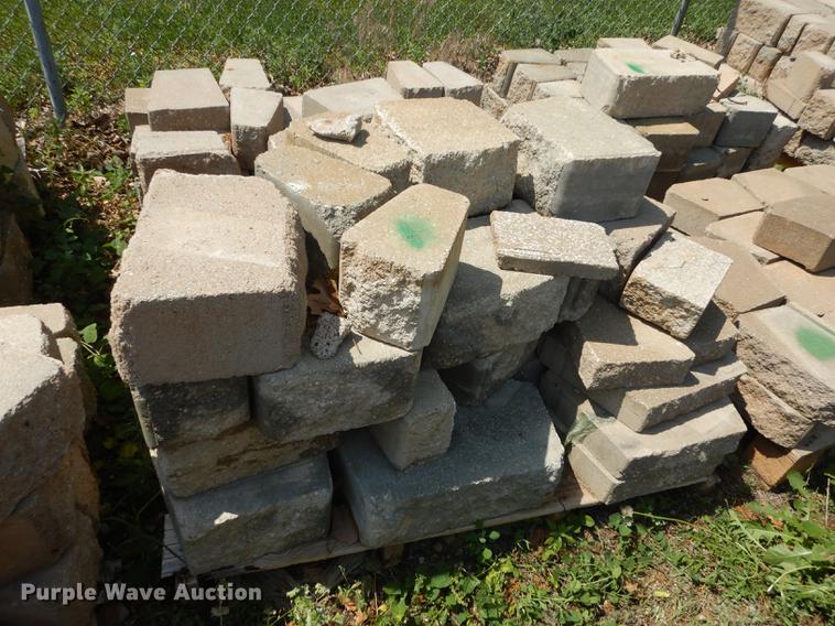 image for item EQ9985 Approximately 1,000 landscape retaining wall blocks