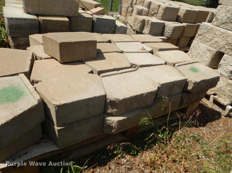 image for item EQ9985 Approximately 1,000 landscape retaining wall blocks