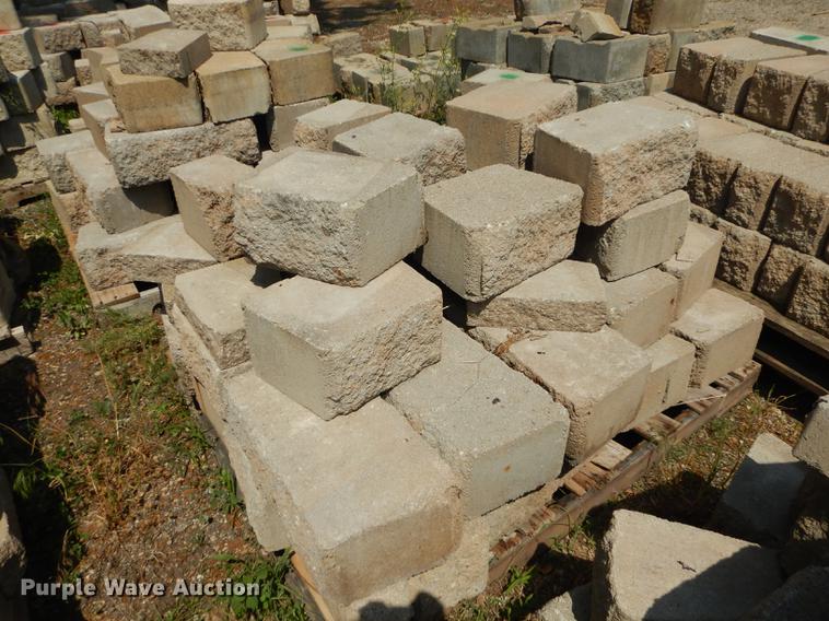 image for item EQ9985 Approximately 1,000 landscape retaining wall blocks
