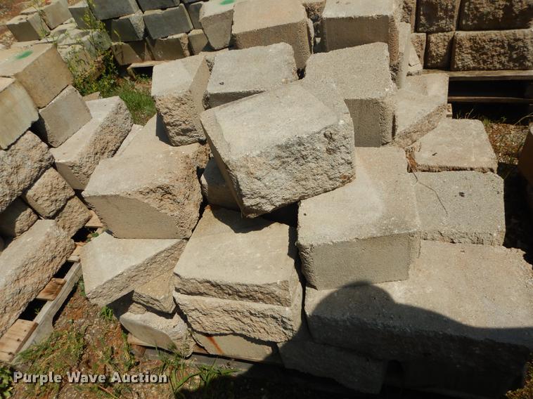 image for item EQ9985 Approximately 1,000 landscape retaining wall blocks