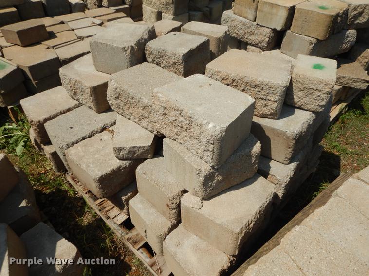 image for item EQ9985 Approximately 1,000 landscape retaining wall blocks