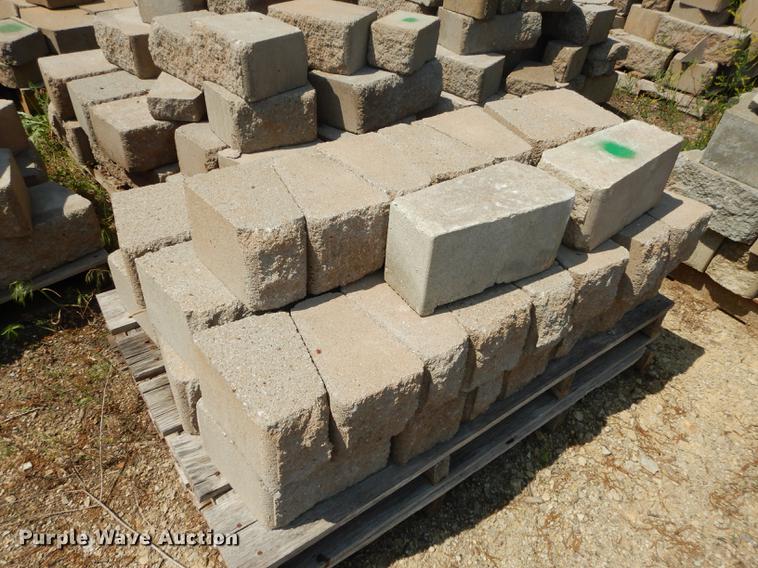 image for item EQ9985 Approximately 1,000 landscape retaining wall blocks