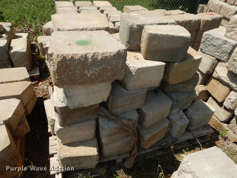 image for item EQ9985 Approximately 1,000 landscape retaining wall blocks