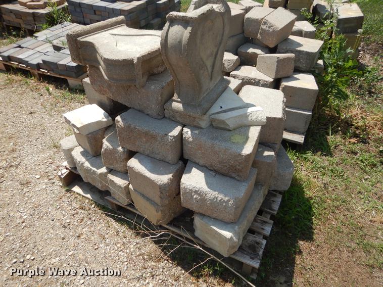 image for item EQ9986 Approximately 1,000 landscape retaining wall blocks