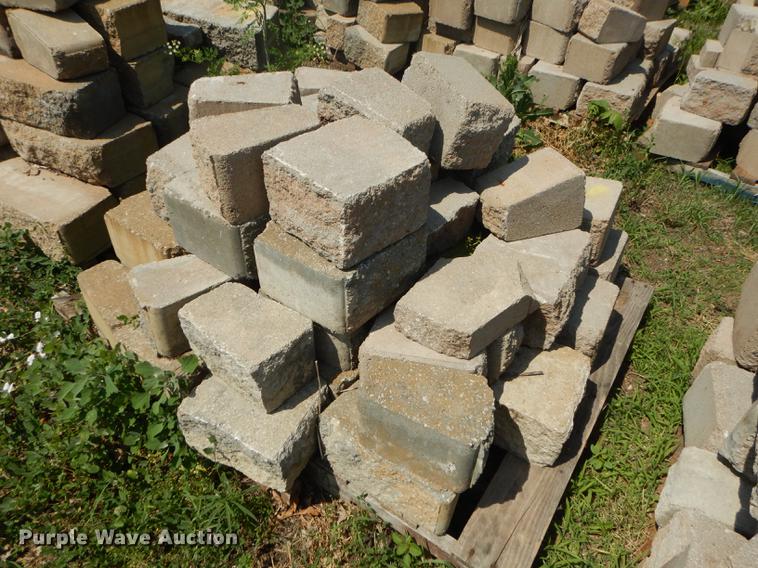 image for item EQ9986 Approximately 1,000 landscape retaining wall blocks