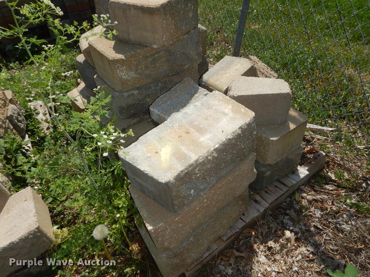 image for item EQ9986 Approximately 1,000 landscape retaining wall blocks