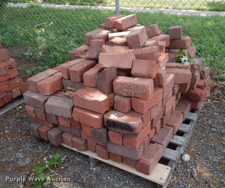 image for item EQ9991 Approximately 1,100 Buffalo bricks