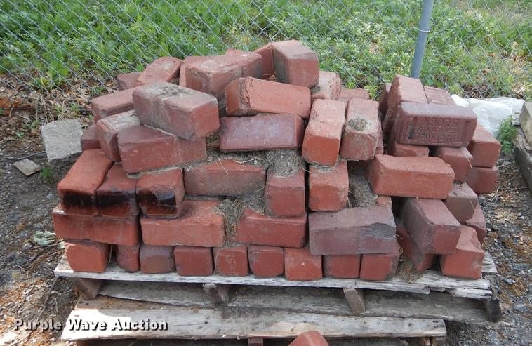 image for item EQ9991 Approximately 1,100 Buffalo bricks