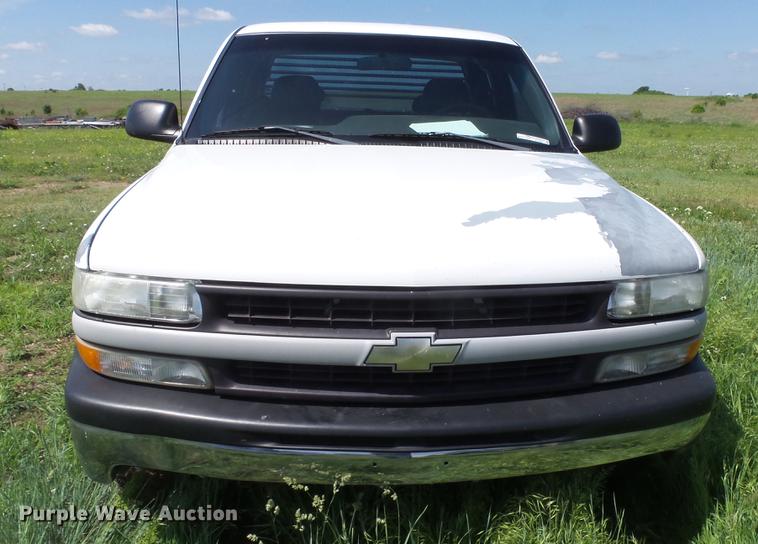 image for item ET9647 2002 Chevrolet Silverado 1500 Ext. Cab pickup truck