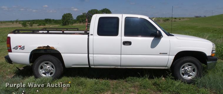 image for item ET9647 2002 Chevrolet Silverado 1500 Ext. Cab pickup truck
