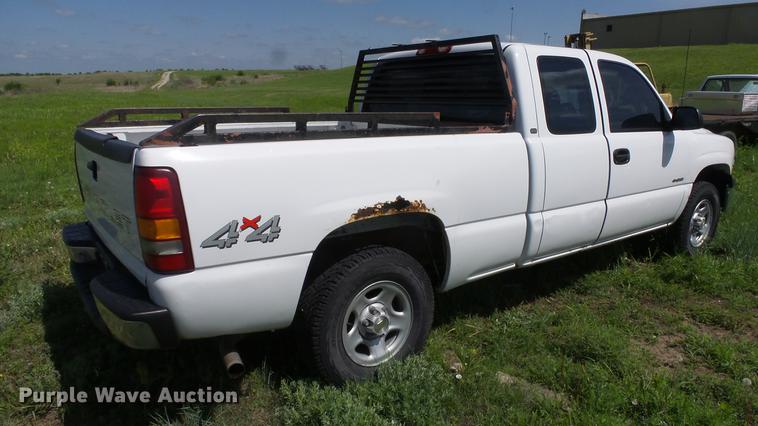 image for item ET9647 2002 Chevrolet Silverado 1500 Ext. Cab pickup truck
