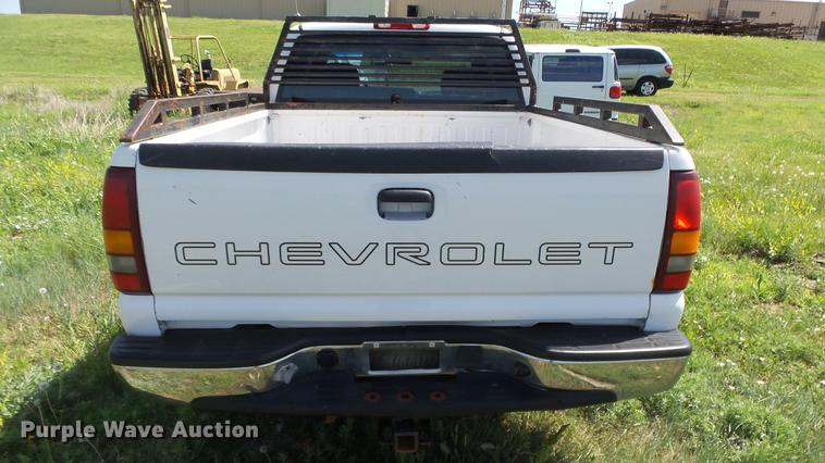 image for item ET9647 2002 Chevrolet Silverado 1500 Ext. Cab pickup truck