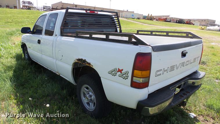 image for item ET9647 2002 Chevrolet Silverado 1500 Ext. Cab pickup truck
