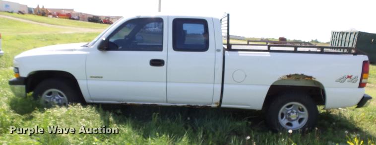 image for item ET9647 2002 Chevrolet Silverado 1500 Ext. Cab pickup truck