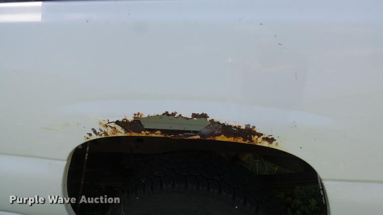 image for item ET9647 2002 Chevrolet Silverado 1500 Ext. Cab pickup truck