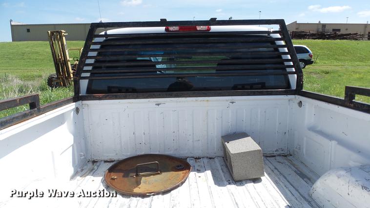 image for item ET9647 2002 Chevrolet Silverado 1500 Ext. Cab pickup truck