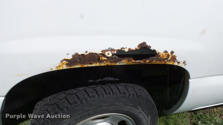 image for item ET9647 2002 Chevrolet Silverado 1500 Ext. Cab pickup truck