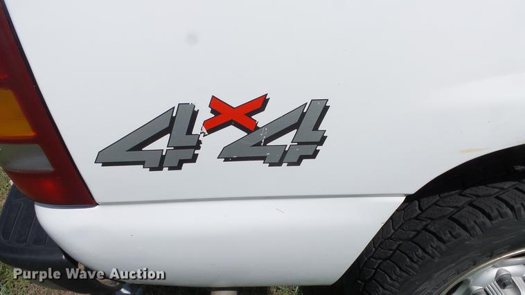 image for item ET9647 2002 Chevrolet Silverado 1500 Ext. Cab pickup truck